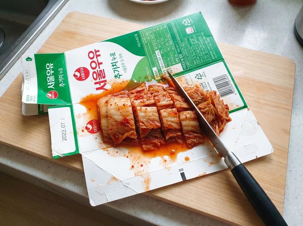 도마 김치 색 배임 문제, 또 하나의 꿀팁. 기사 내용 토대로 AI툴 활용해 제작한 자료사진.