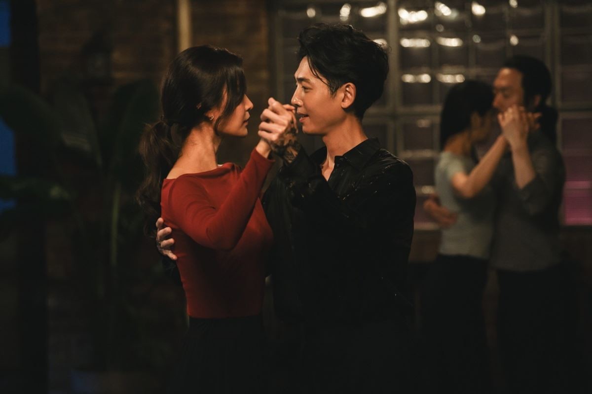 영화 '보스'에서 탱고 댄서가 꿈인 조직원 역할을 소화한 정경호 / (주)하이브미디어코프, (주)마인드마크