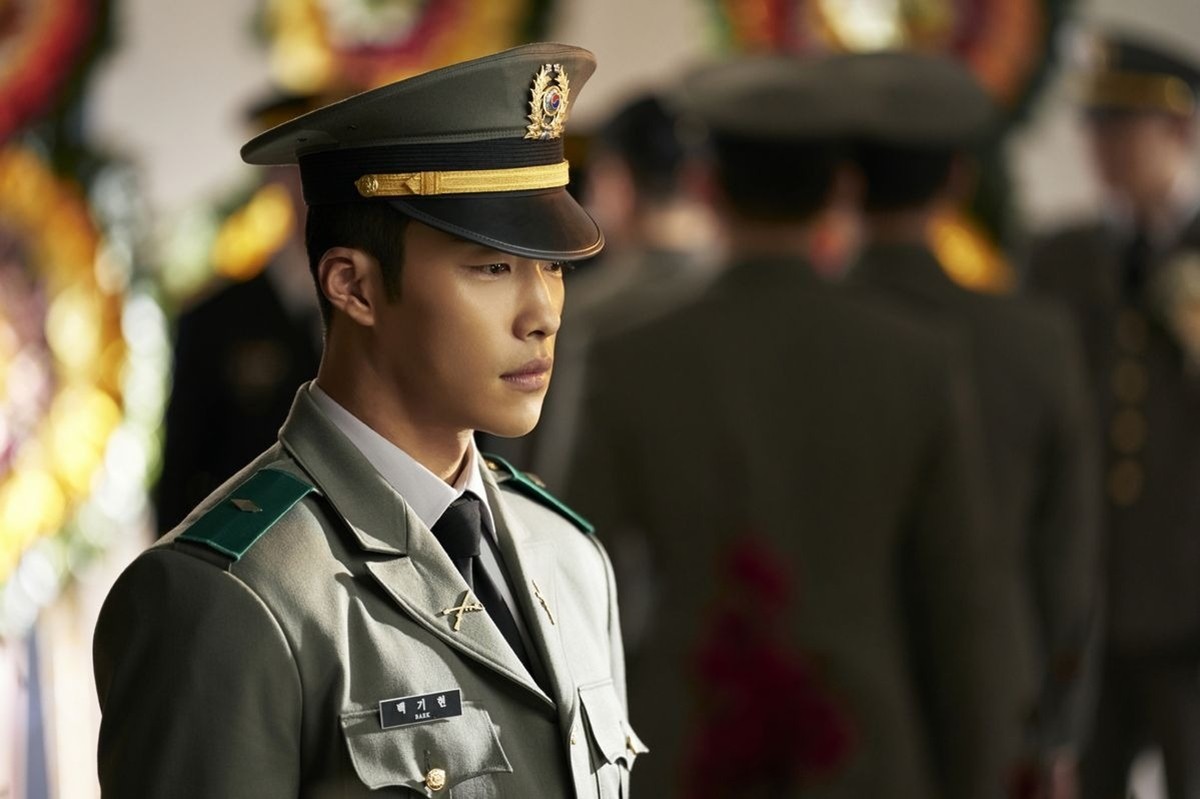 '메이드 인 코리아' 시즌2에서 주요 인물로 나서는 백기현(우도환) / 디즈니+