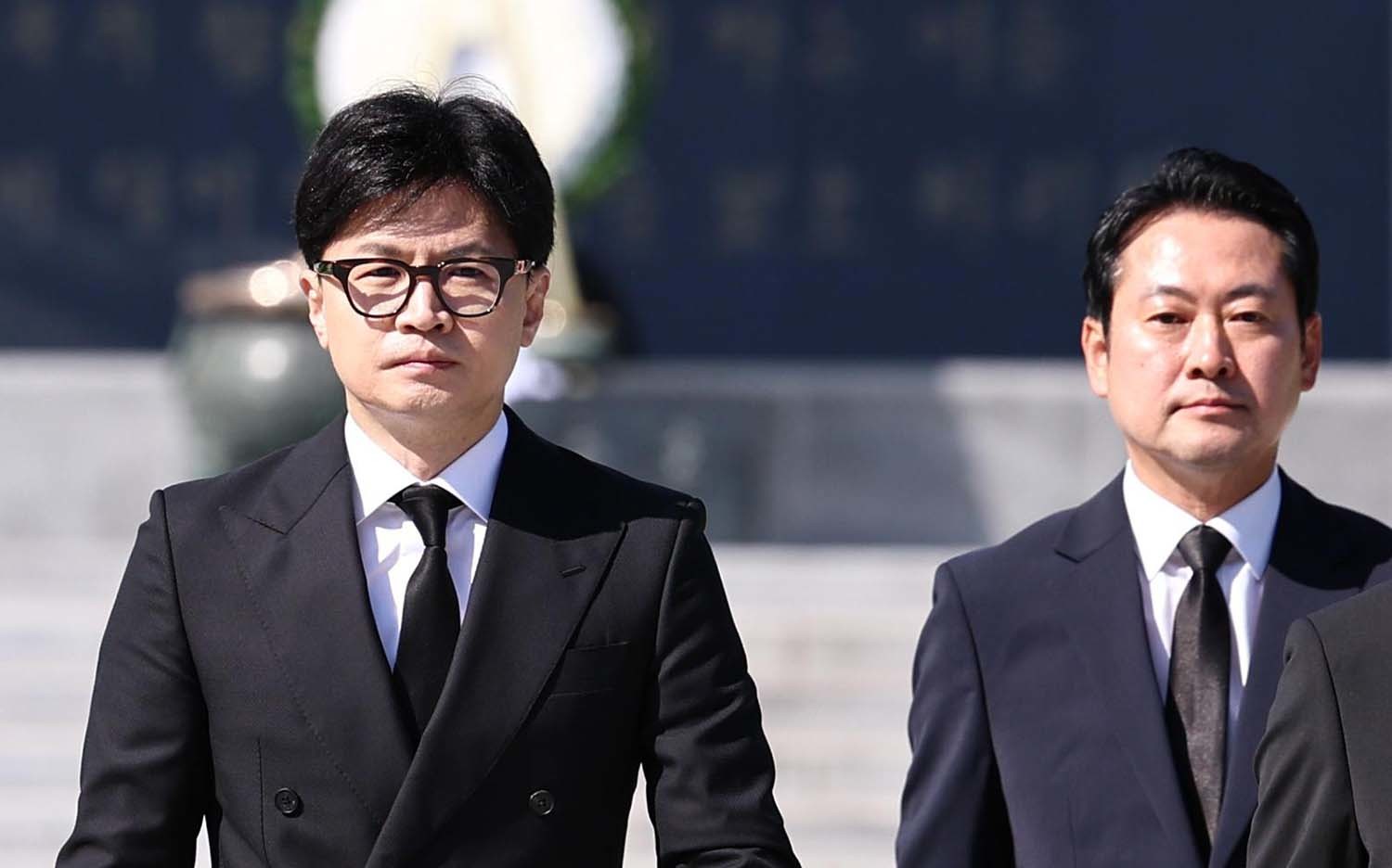 한동훈(왼쪽) 전 국민의힘 대표와 장동혁 국민의힘 대표 / 뉴스1