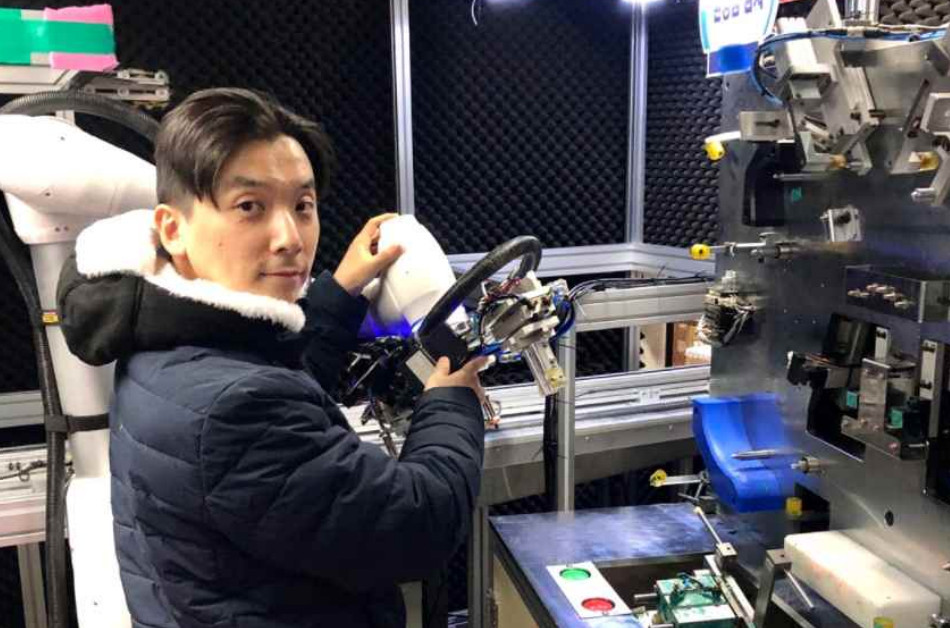 컴퓨터비전 기반 AI시스템 구축을 담당하고 있는 정용건씨 / 한국폴리텍대학