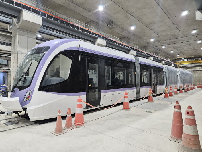 지난 27일 위례 차량기지에 입고된 위례선(트램) 차량 모습. / 성남시