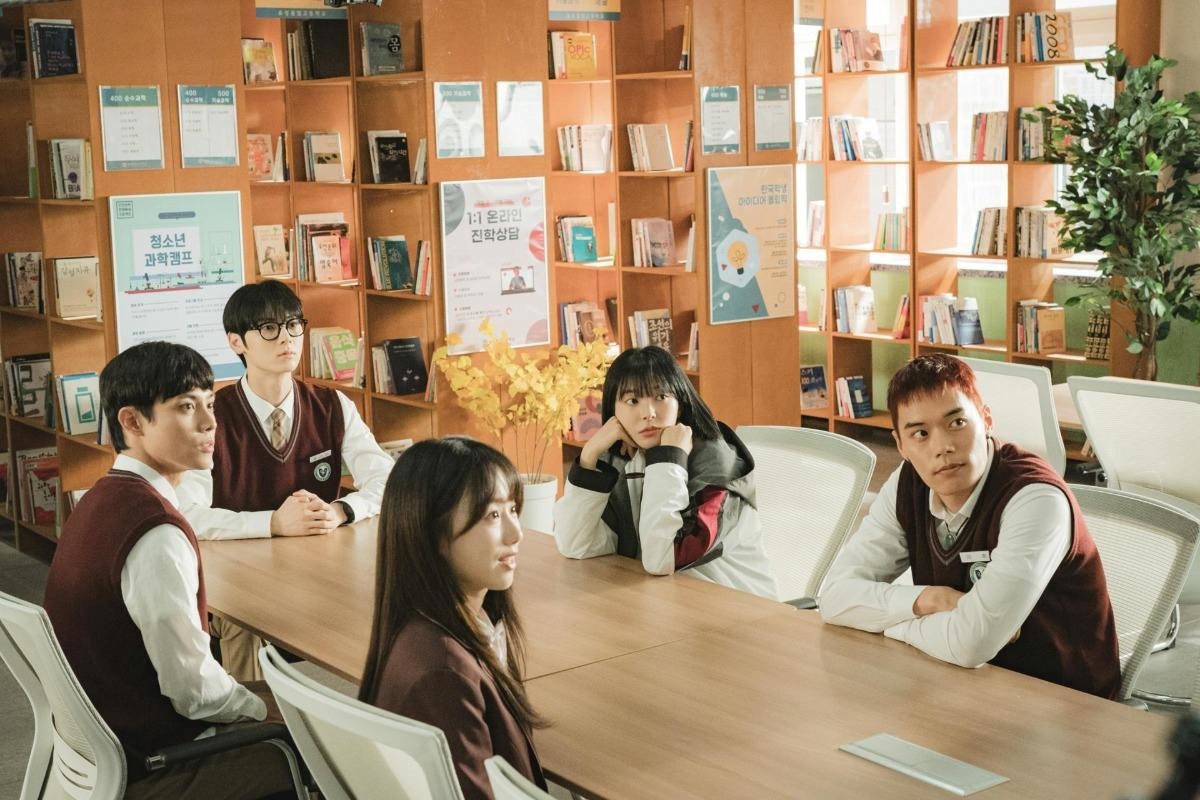 '스터디그룹' 주요 출연자들 스틸컷. / 티빙 제공