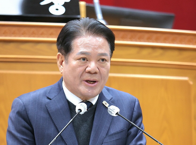 최대호 안양시장이 29일 오전 10시부터 열린 제308회 임시회에서 시정연설을 하고 있다. / 안양시