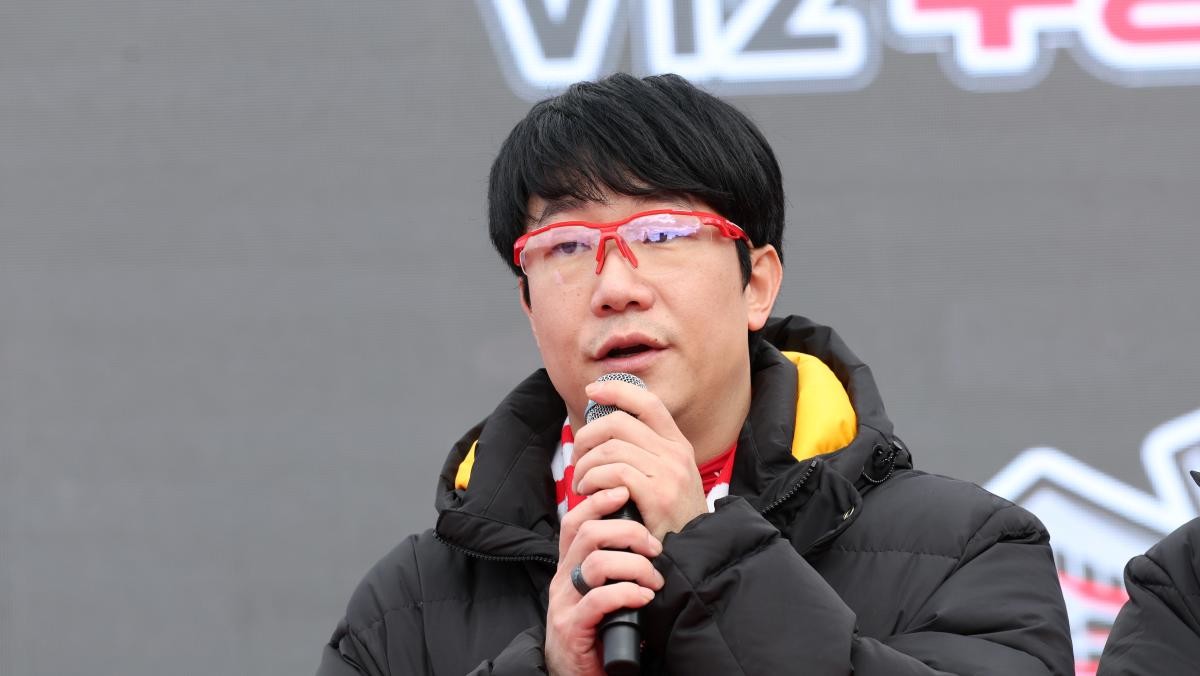 2024년 11월 30일 광주 5.18민주광장에서 열린 KIA우승 축하행사에서 양현종 선수가 시민과 팬들에게 감사 인사를 하고 있다. / 뉴스1