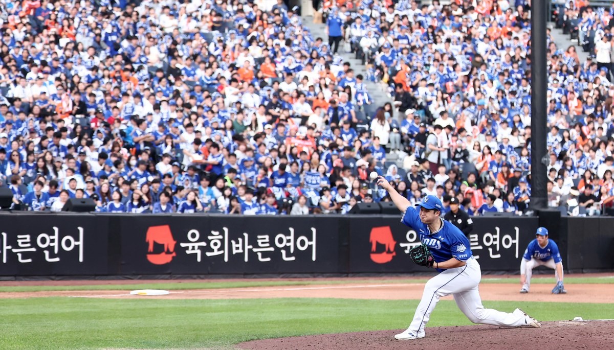 지난해 10월 19일 대전 한화생명볼파크에서 열린 프로야구 2025 신한 SOL뱅크 KBO 플레이오프 2차전 삼성 라이온즈와 한화 이글스의 경기, 삼성 선발 최원태가 6회말 역투하고 있다. / 뉴스1