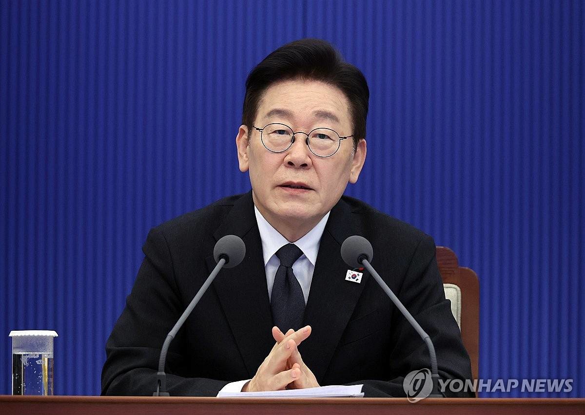 이재명 대통령이 29일 청와대에서 열린 수석보좌관회의에서 발언하고 있다 / 연합뉴스