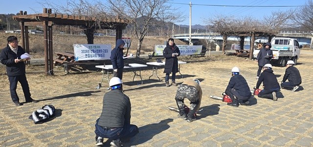 지난 28일 ‘숲 가꾸기·가로수관리단’ 선발을 위한 실기 심사를 했다