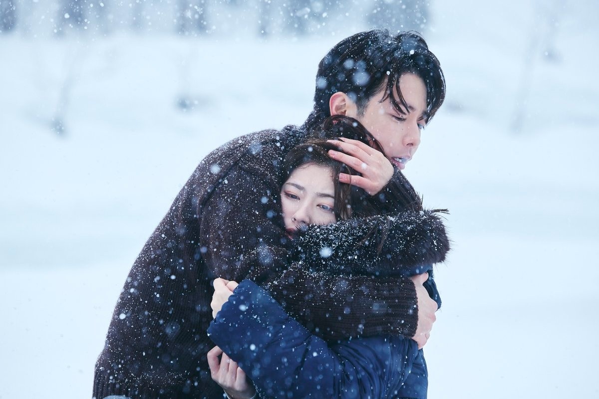 일본판 '내 남편과 결혼해줘' 주연 배우 사토 타케루와 코시바 후우카 / '내 남편과 결혼해줘' 일본판 공식 SNS