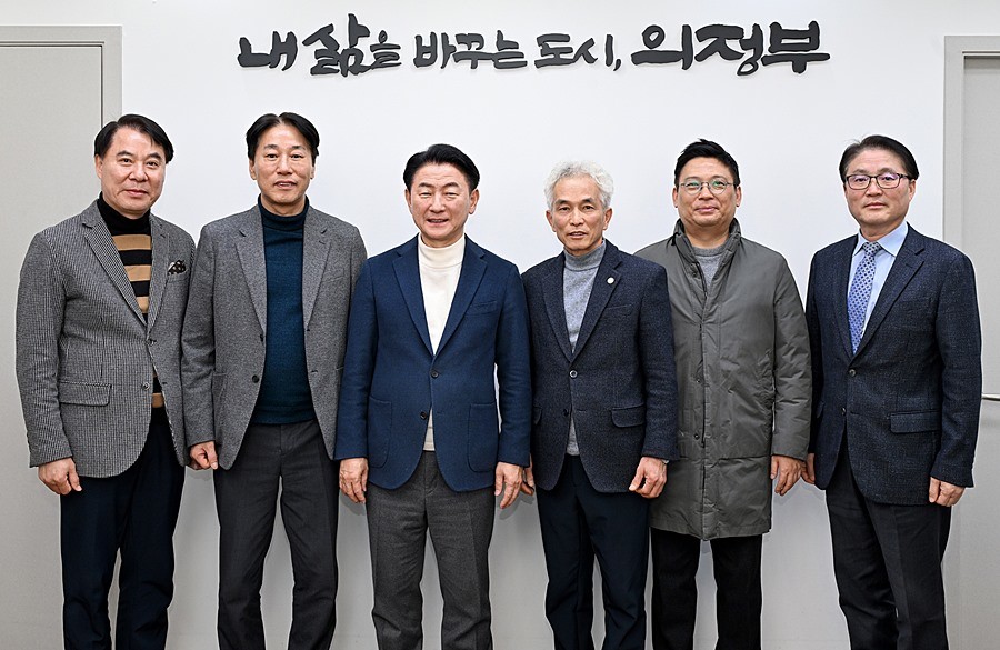 1월 29일 (사)용현산업단지 기업인협의회 신년인사회 참석자들이 기념촬영을 하고 있다