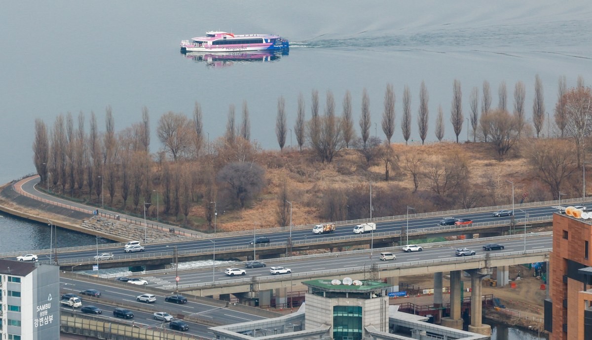 도심 속의 한강버스 자료사진. / 뉴스1