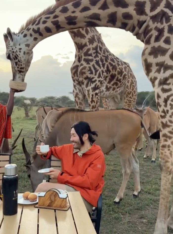 야생동물과 교감 중인 노홍철 / 노홍철 인스타그램