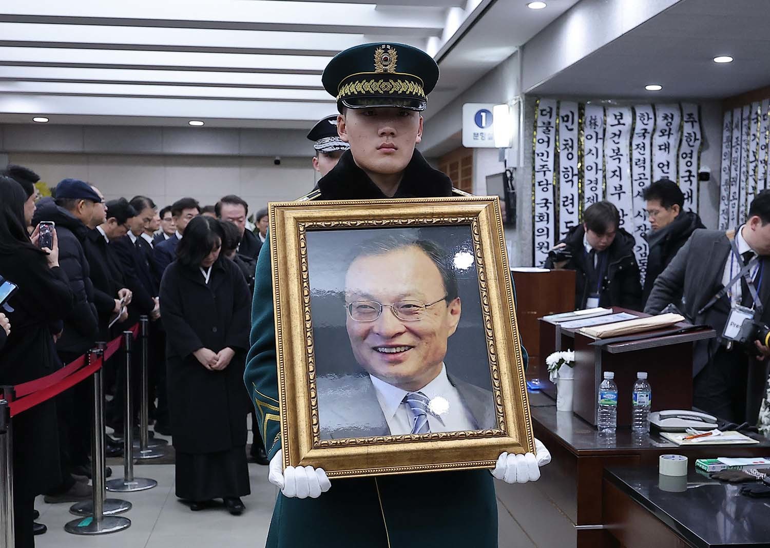31일 오전 서울 종로구 서울대학교병원 장례식장에서 고 이해찬 전 국무총리의 발인이 엄수되고 있다. / 뉴스1