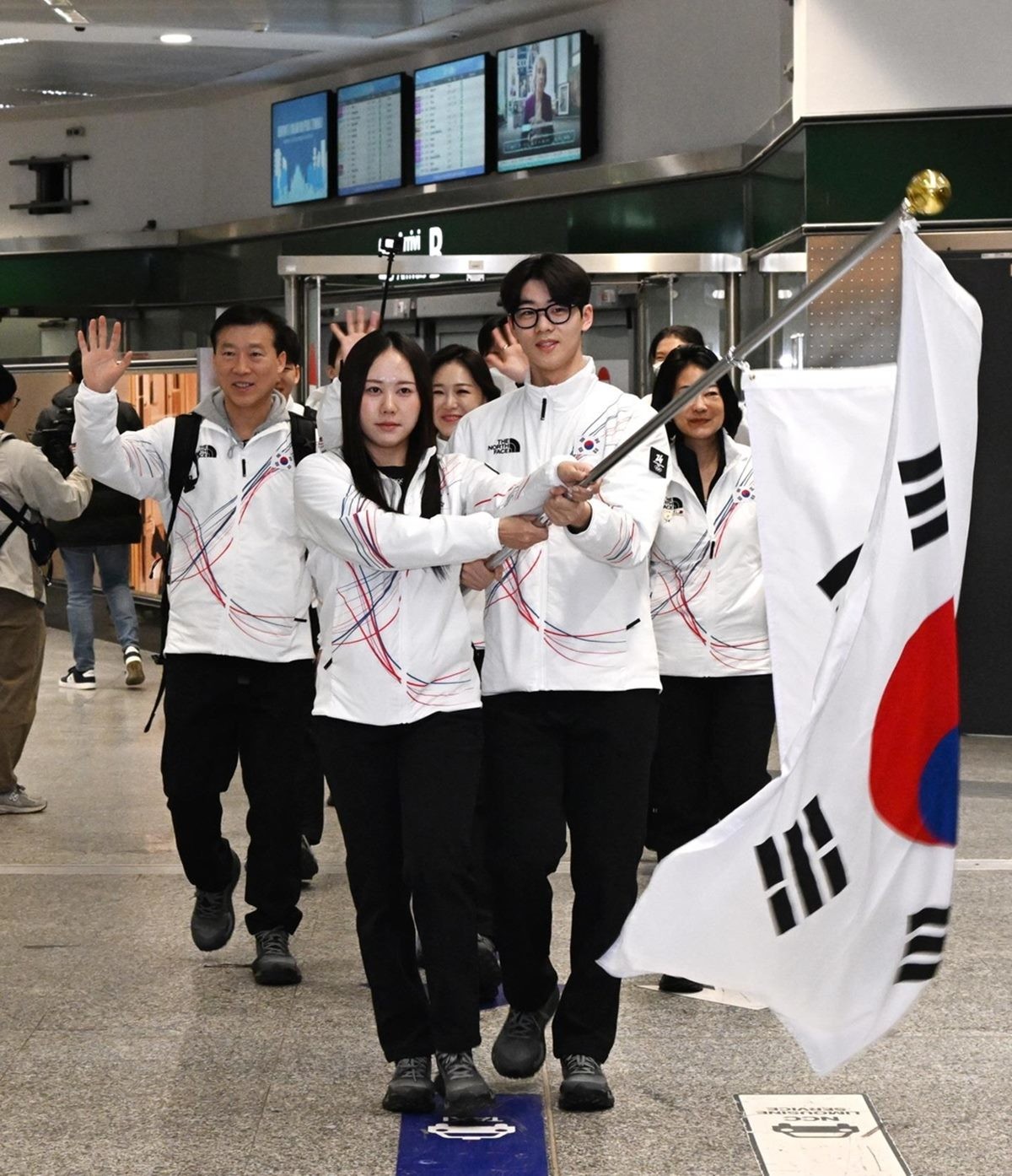 2026 밀라노·코르티나담페초 동계 올림픽에 참가하는 대한민국 선수단 본진이 이탈리아 밀라노에 도착했다. / 대한체육회