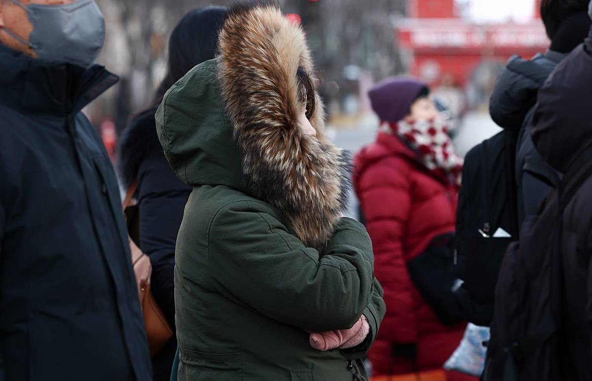 한파에 중무장한 시민들 / 뉴스1