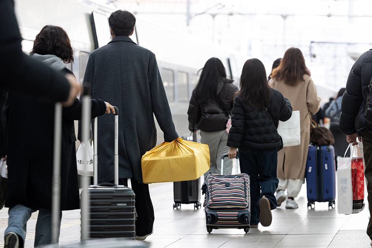 고향 향한 설레는 발걸음 / 뉴스1