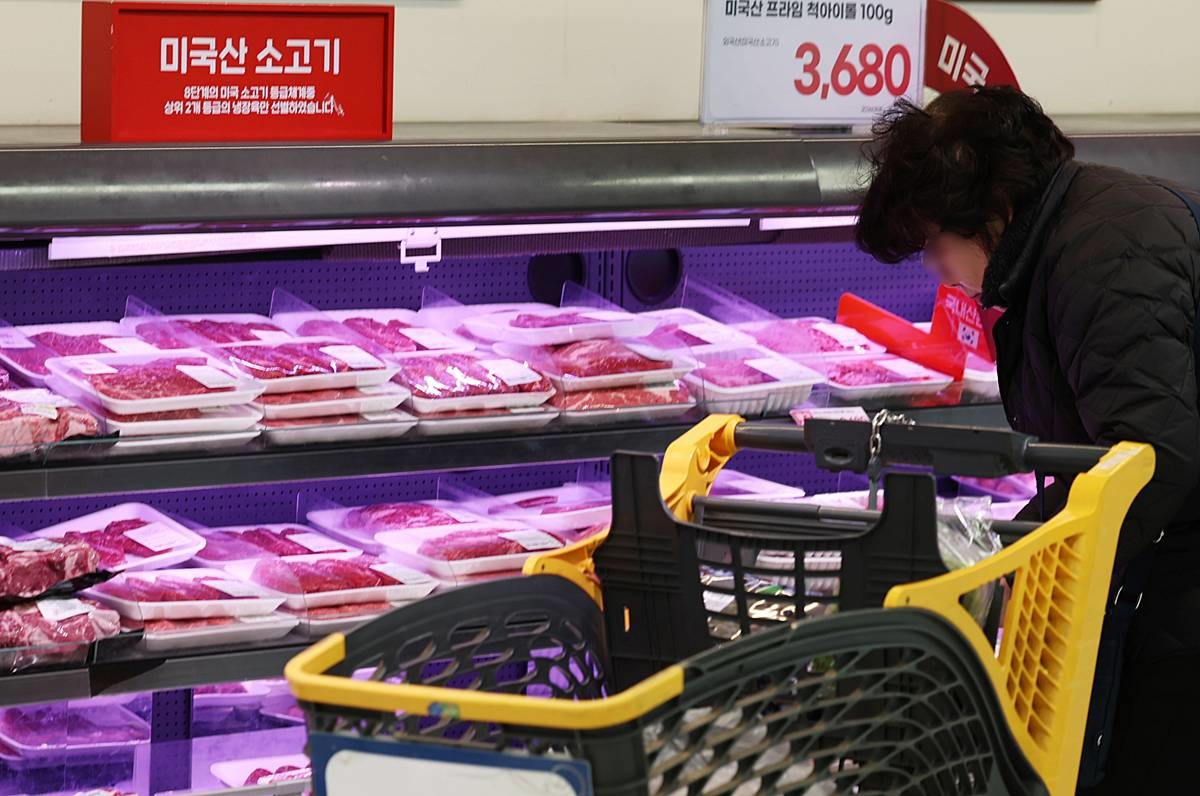 서울시내의 한 대형마트에 진열된 미국산 소고기 / 뉴스1