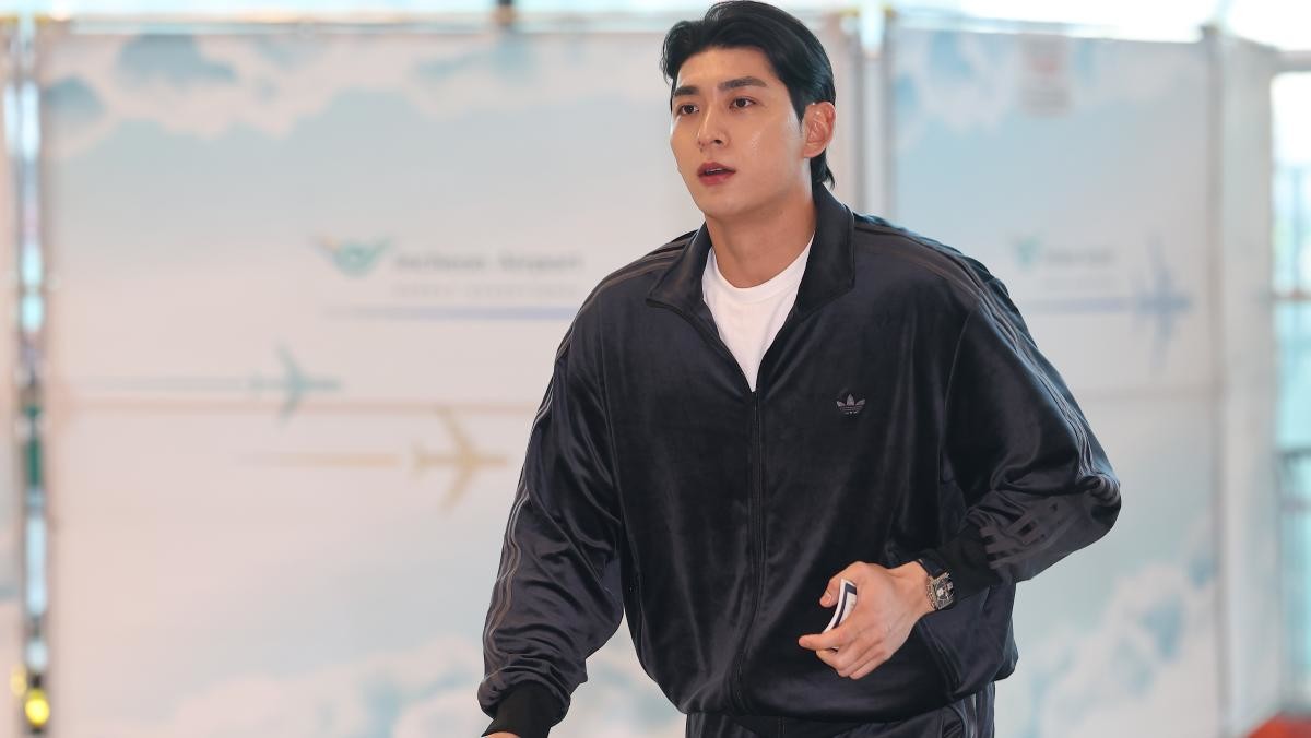 샌프란시스코 자이언츠 이정후가 지난달 21일 인천국제공항 제2터미널에서 출국하고 있다. / 연합뉴스