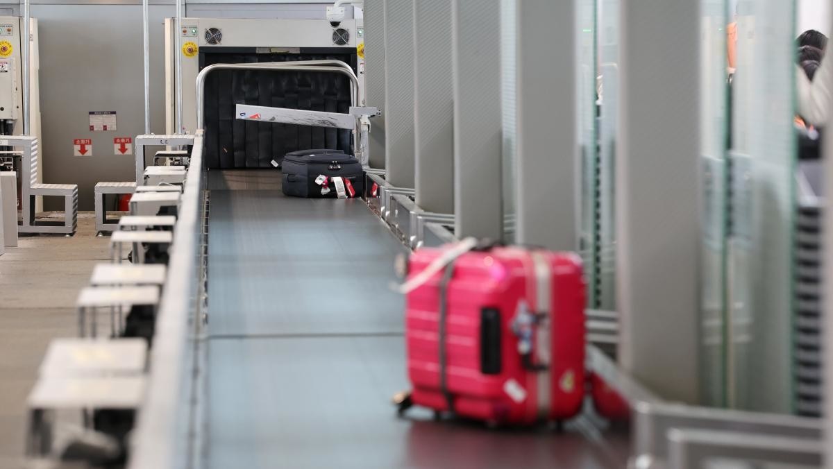 인천국제공항 1터미널에서 비행기로 옮겨지는 수화물.  / 연합뉴스