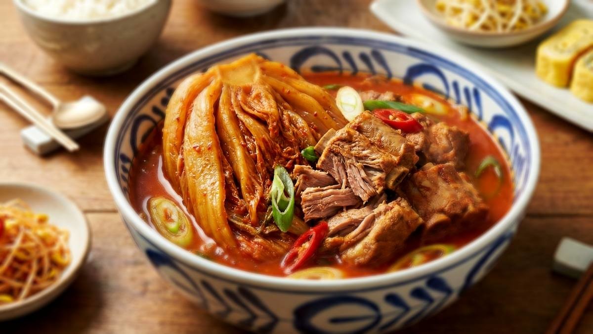 등갈비 김치찜 (AI로 제작됨)