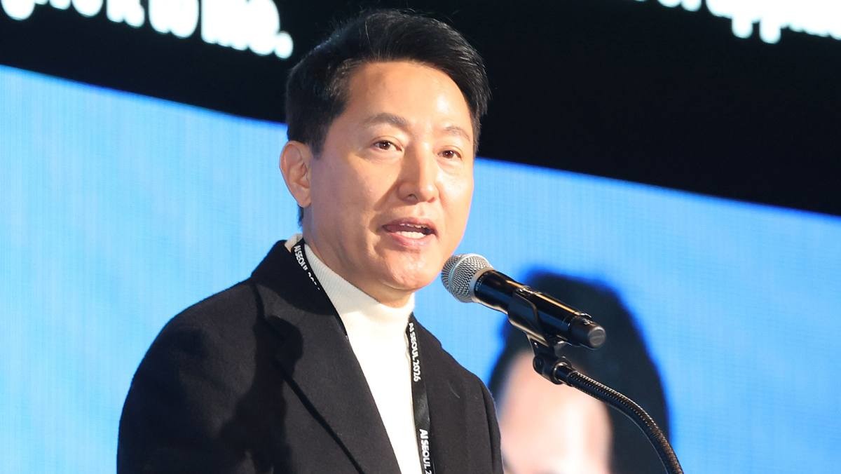 오세훈 서울시장이 30일 서울 강남구 코엑스에서 열린 'AI 서울 2026' 콘퍼런스에서 '피지컬 AI 선도도시, 서울' 선언을 하고 있다. / 연합뉴스