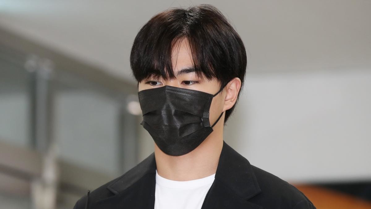 진천선수촌에서 음주운전 사고를 낸 스피드스케이팅 국가대표 김민석이 2022년 8월 8일 오후 서울 송파구 대한빙상경기연맹 회의실에서 열린 스포츠공정위원회(징계위원회)에 출석하고 있다.    / 뉴스1