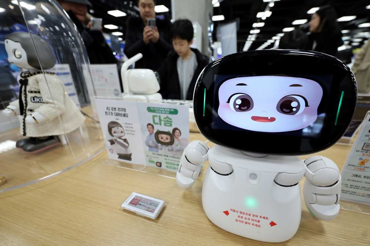 개인용 로봇 판매 나선 이마트. / 뉴스1