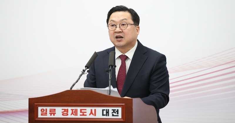 2일 이장우 대전시장이 시청서 기자회견을 열고 더불어민주당이 발의한 ‘충남·대전 통합특별시 특별법’과 관련해 “재정 분권과 자치 권한의 법적 보장이 빠진 통합은 성립할 수 없다”며 법안 전면 수정을 촉구하고 있다./사진=김지연 기자