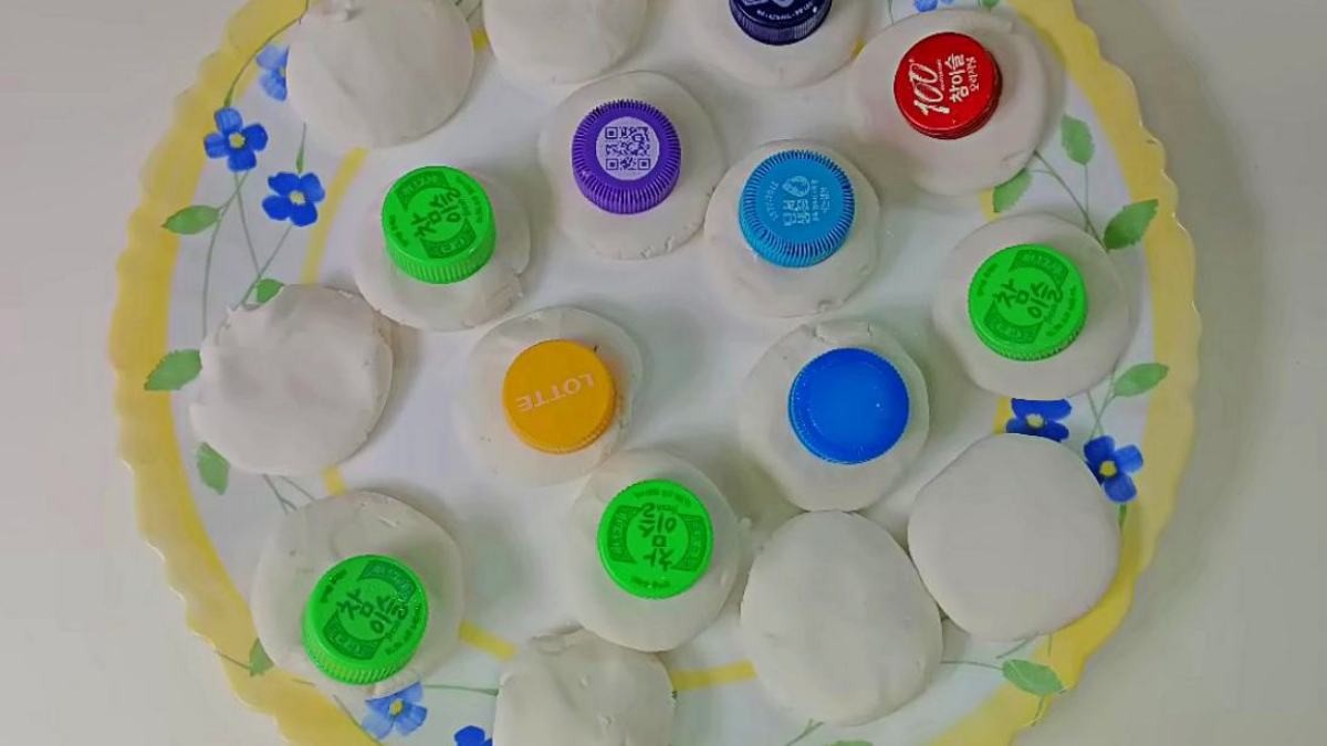 '동그란 반죽 위에 병뚜껑을?!' / 유튜브 '주부나라'