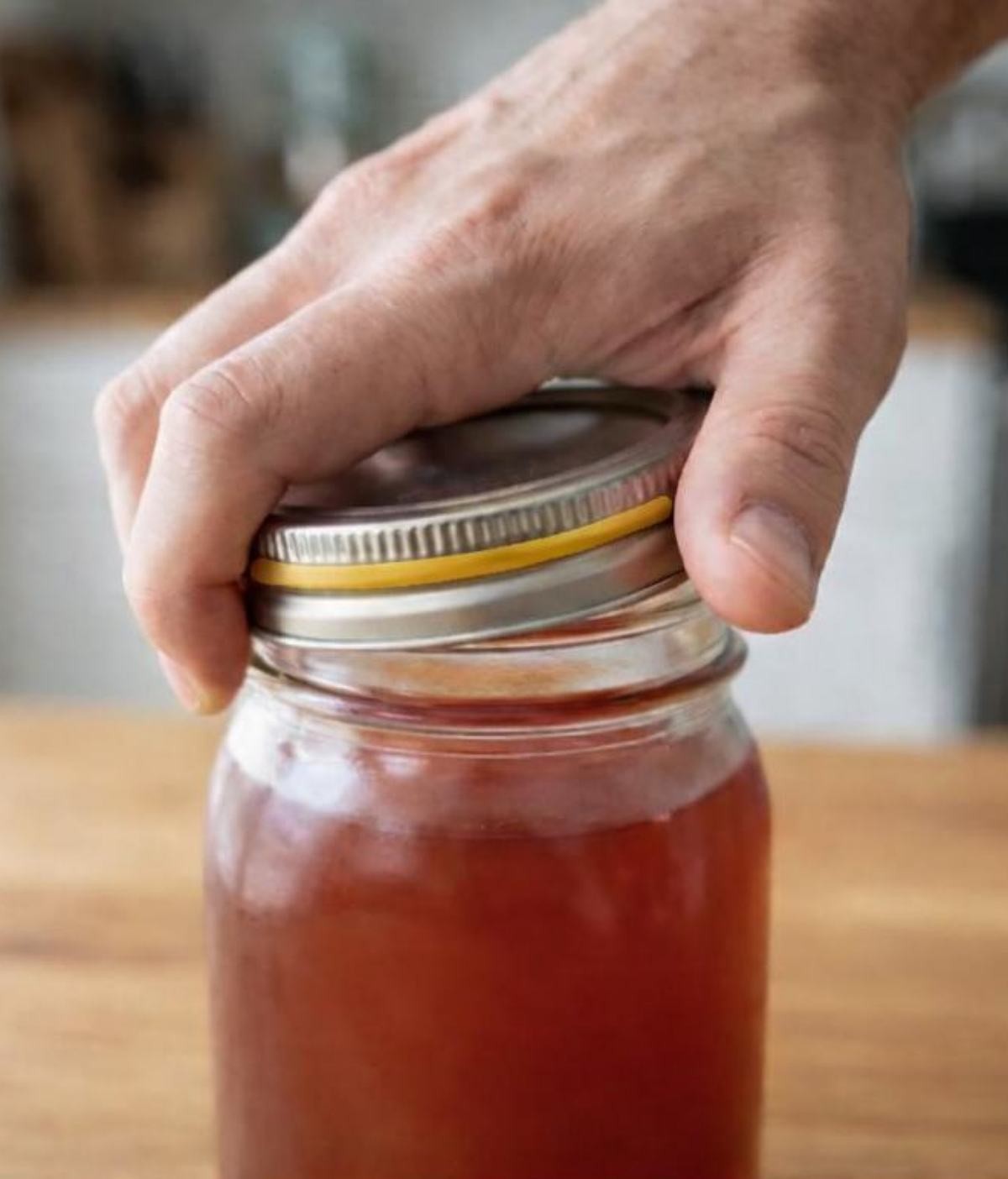 노란 고무줄 '매직'. 기사 내용 토대로 AI툴 활용해 제작한 자료사진.