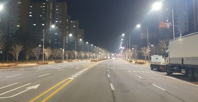 나주시가 혁신도시 노후 가로등 4122등을 고효율 LED 조명으로 전면 교체했다. 사진은 가로등 교체 이후 모습