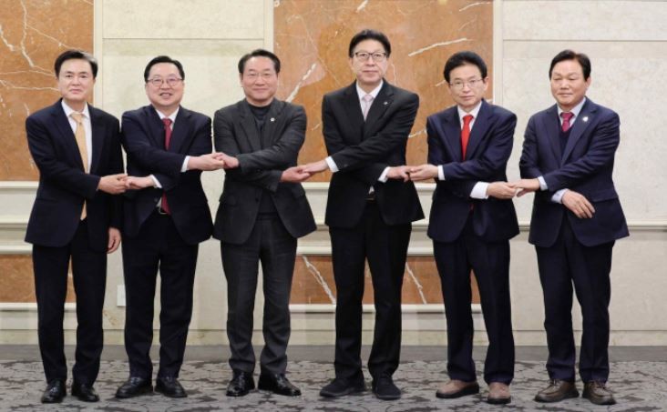 부산시(시장 박형준)는 2일 오후 4시, 서울 여의도 켄싱턴호텔에서 광역자치단체 통합을 추진 중인 시·도지사 긴급 연석회의를 개최했다. / 사진제공=부산시