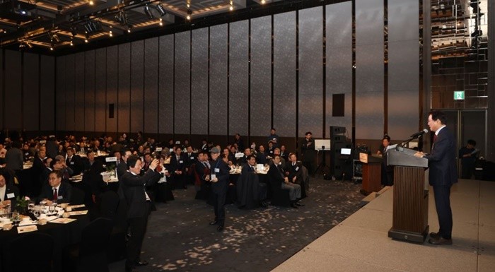 박완수 도지사는 2일 오후, 서울 그랜드인터컨티넨탈 호텔에서 열린 ‘2026 재경 경남도민회 신년교례회’에 참석해 수도권 향우들과 새해 인사를 나누고 경남 도정 추진에 대한 지속적인 관심과 지원을 요청했다. / 사진제공=경남도