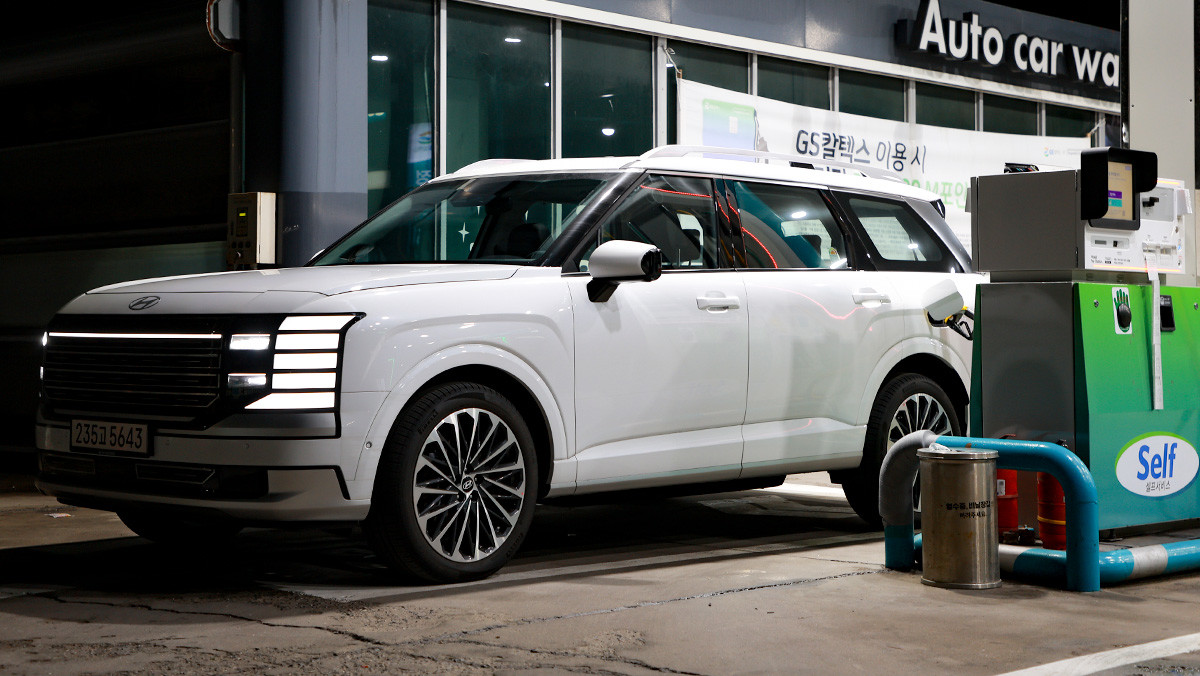 주유중인 팰리세이드 하이브리드. / 권혁재 PD