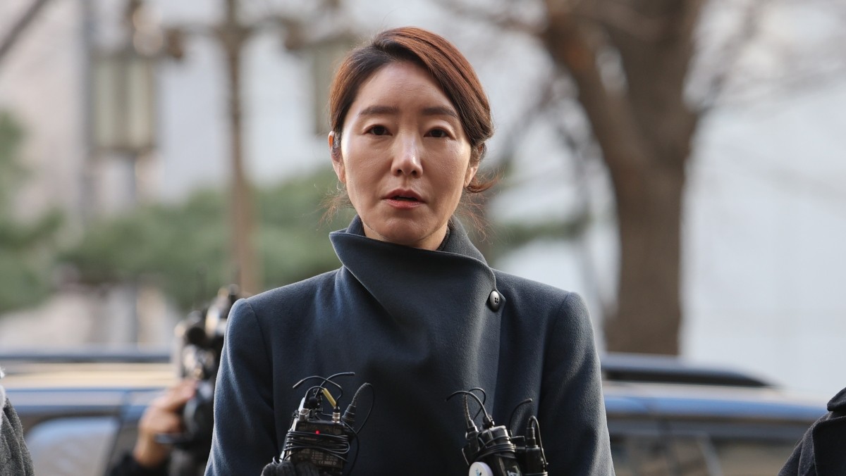 공천헌금 1억원을 수수한 혐의를 받는 강선우 무소속 의원이 2차 경찰 조사를 받기 위해 3일 오전 서울 마포구 서울경찰청 광역수사단 공공범죄수사대로 출석하고 있다. / 뉴스1