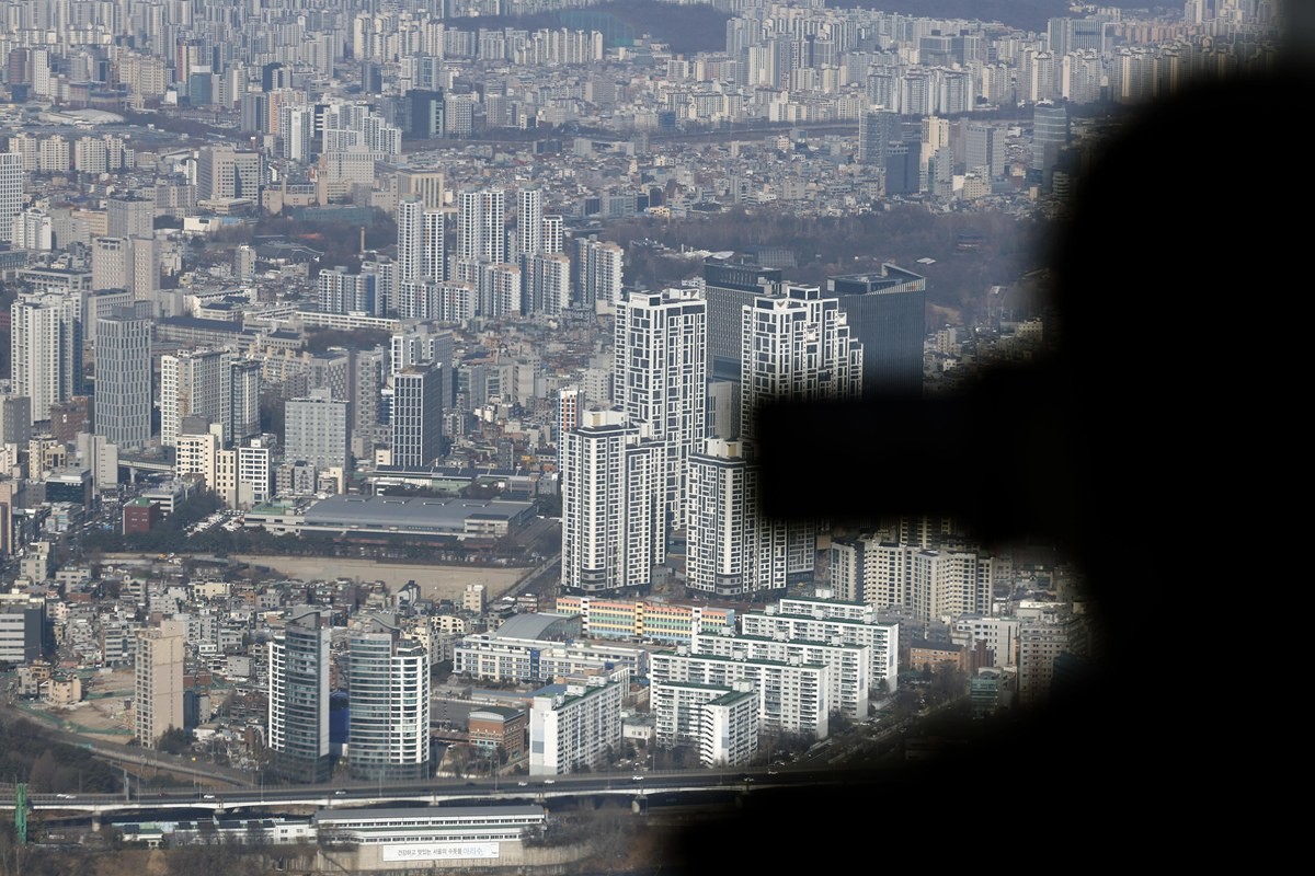 서울시 송파구 롯데월드타워 서울스카이 전망대에서 바라본 아파트 단지들. / 뉴스1