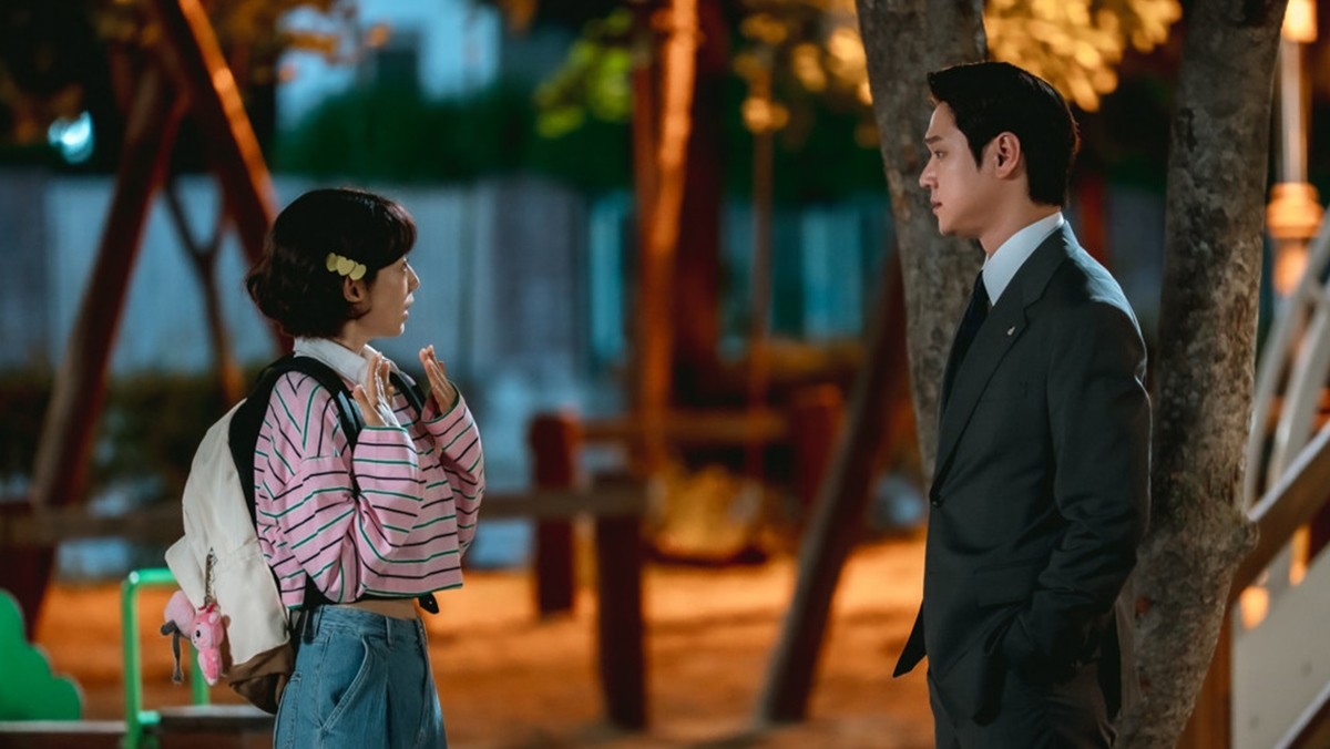 드라마 '언더커버 미쓰홍' 주연 배우 박신혜와 고경표 / tvN