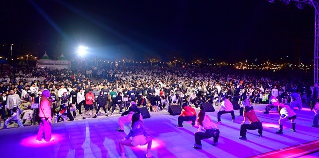 지난해 10월 황룡강 가을꽃축제를 찾은 사람들. 장성군 제공