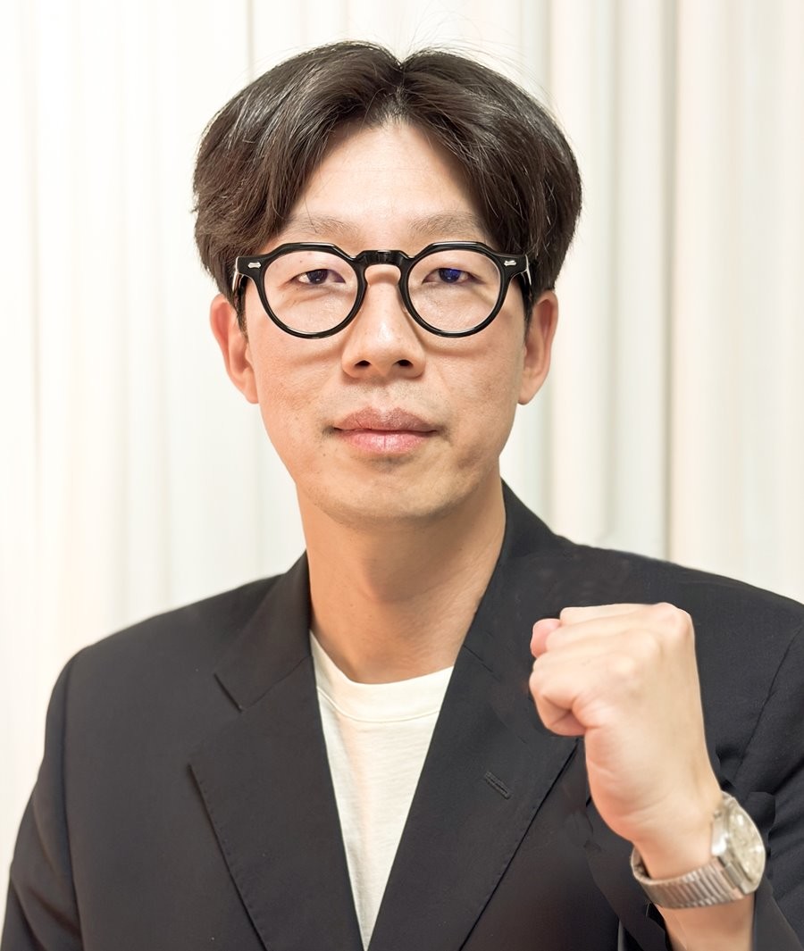 영진전문대학교 정밀기계공학과를 졸업하며 교수로 임용된 박철호 씨.  / 영진전문대 제공