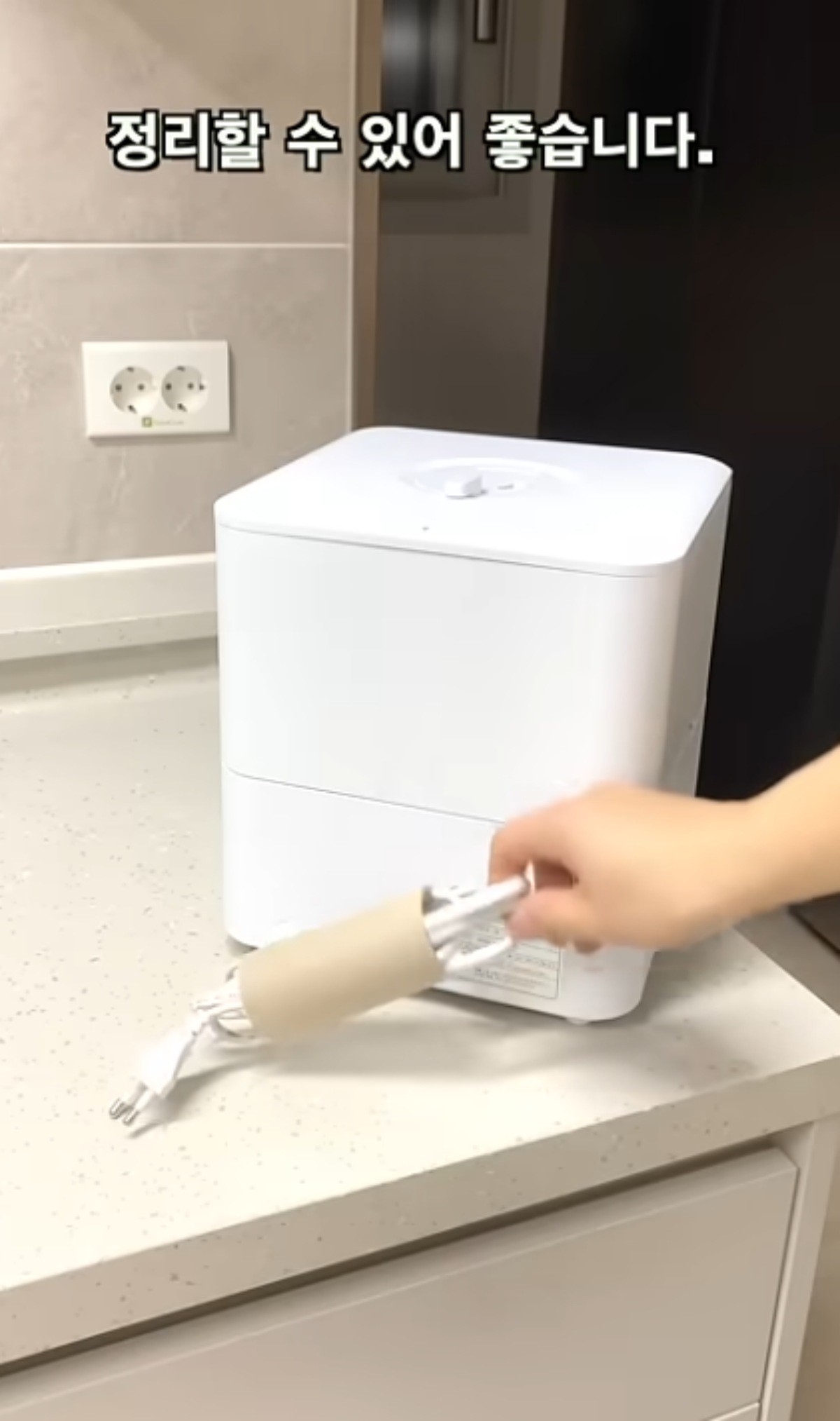 케이블 정리 가능한 휴지심 / 기사 내용을 바탕으로 제작한 AI 이미지