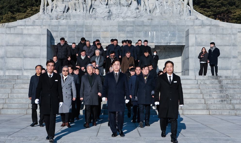 허태정 전 대전시장이 3일 오전 국립대전현충원을 참배 / 허태정 예비후보 캠프