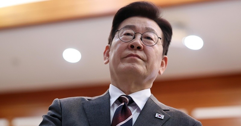 국민의례 하는 이재명 대통령 / 뉴스1