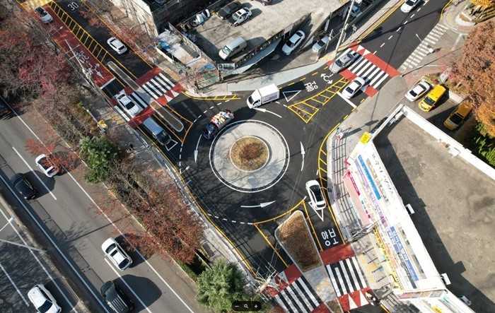 해운대구는 해리단길과 접한 옛 해운대역 철도부지 일대의 담장을 철거하고, 장기간 방치돼 있던 쓰레기를 정비했다고 밝혔다. / 사진제공=해운대구