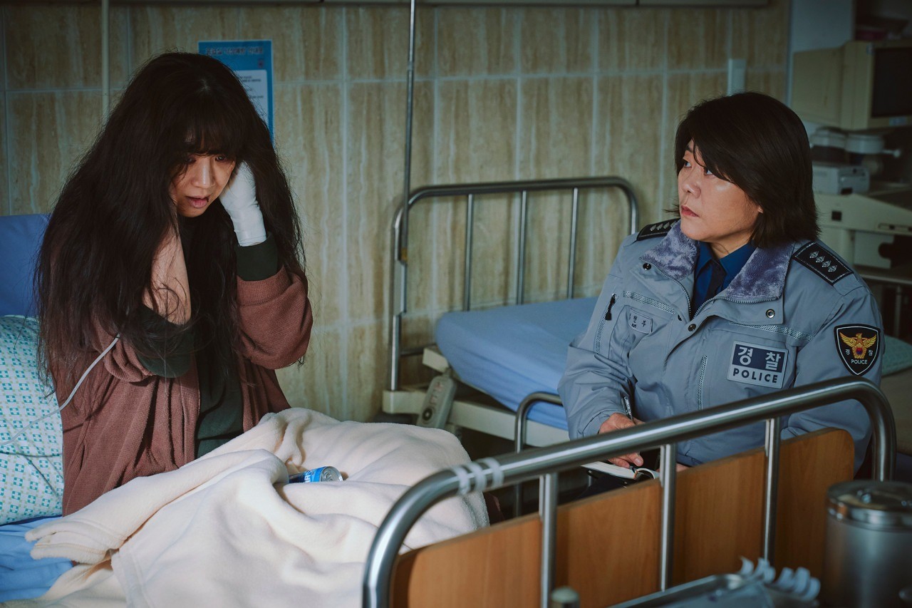 영화 '하얀 차를 탄 여자' 주연 배우 정려원과 이정은 / ㈜바이포엠스튜디오