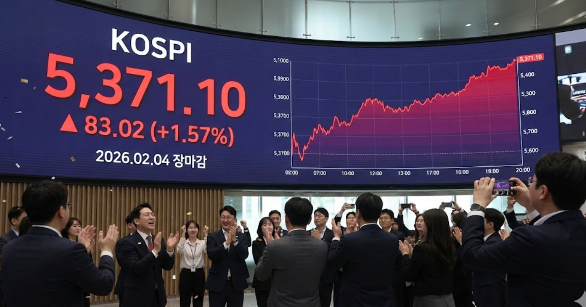 26년 2월 4일 코스피 장마감. 기사 이해를 돕기 위해 AI로 제작한 이미지.