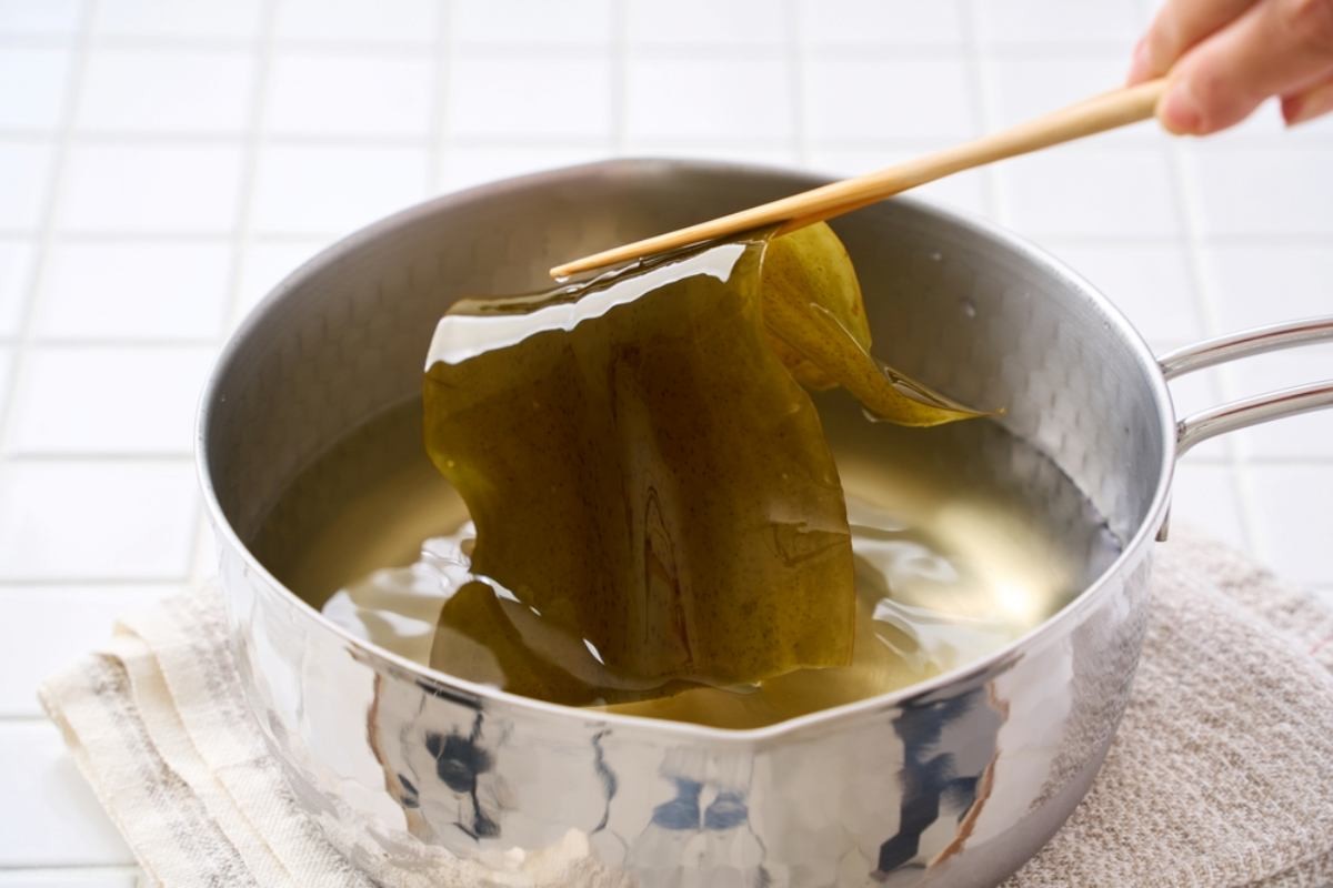 다시마 육수 / karins-shutterstock.com