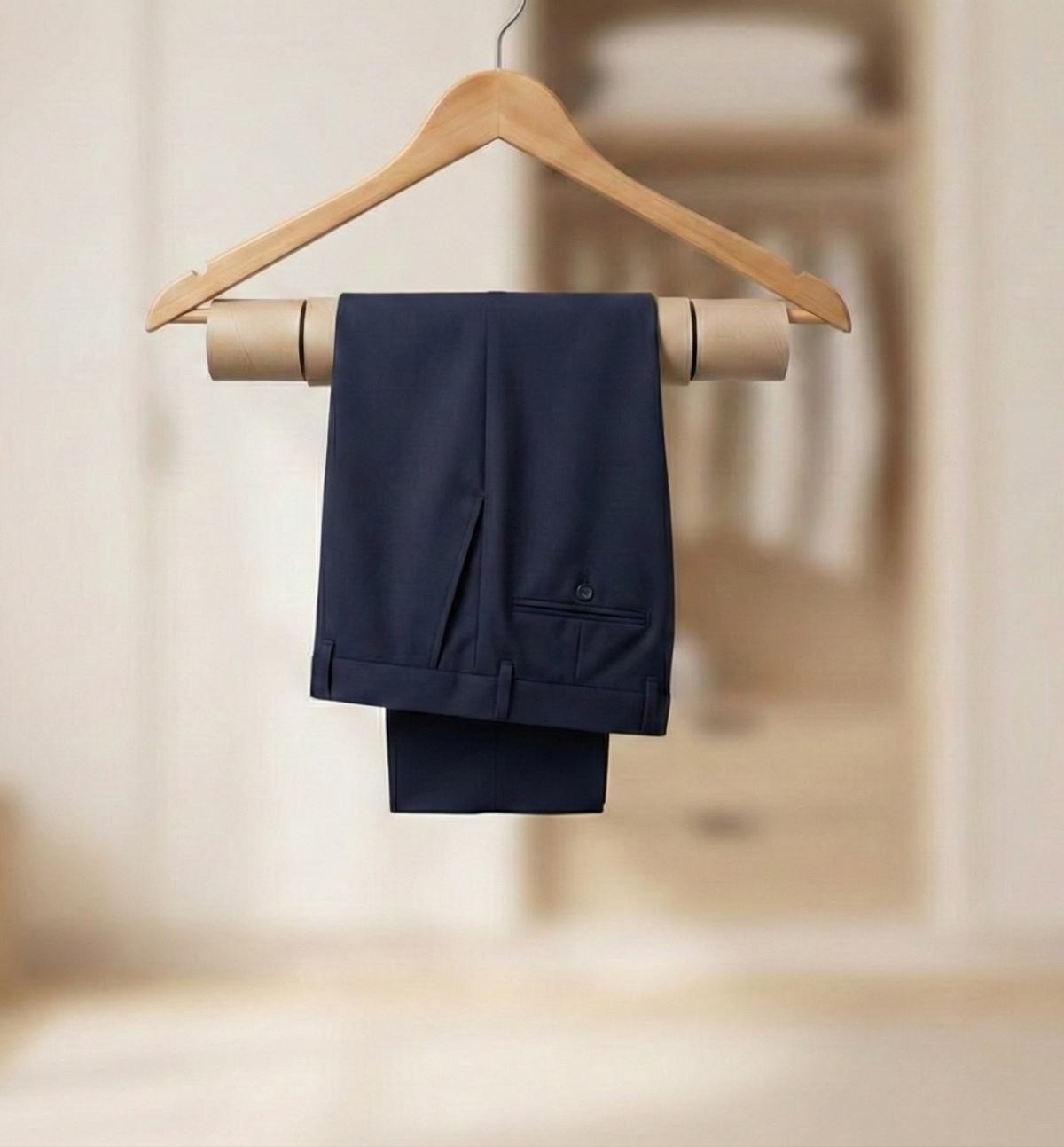 옷걸이에 휴지심 끼워 옷 자국 안 남게 하기 꿀팁. 기사 내용 토대로 AI툴 활용해 제작한 자료사진.