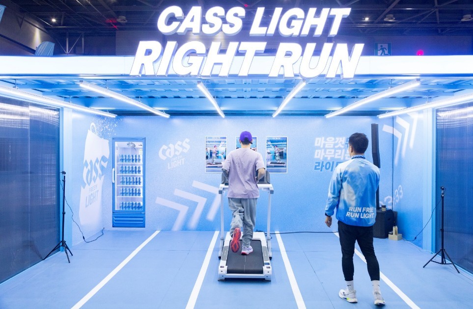 새해에도 러너들과 달린다...국내 최초 실내 마라톤 메인 스폰서 참여 / 카스 라이트 제공