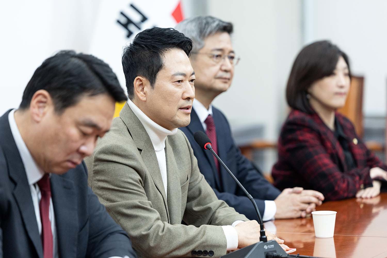 장동혁 국민의힘 대표가 5일 서울 여의도 국회에서 기자간담회를 열고 거취 표명 요구에 대한 입장을 밝히고 있다. / 뉴스1