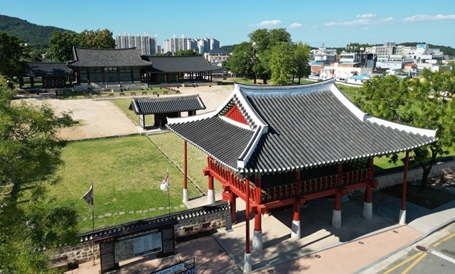 오는 7일부터 14일까지 금성관에서 ‘보물 금성관, 기억을 담다’ 기념사진 촬영 행사를 개최한다. 사진은 나주 금성관 전경